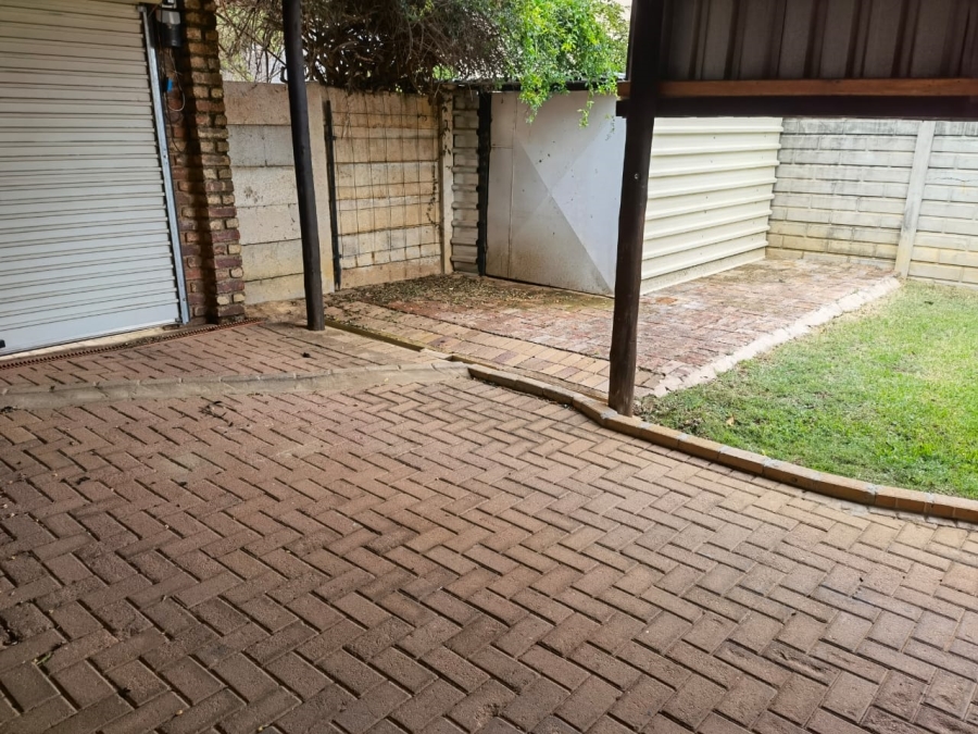 3 Bedroom Property for Sale in Flamwood North West